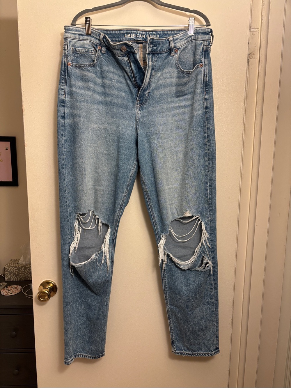 American Eagle Outfitters Light Blue Distressed Boyfriend Jeans